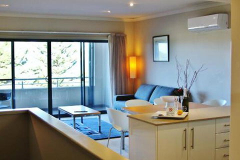 Pier Number 10 - New Castle Holiday 4