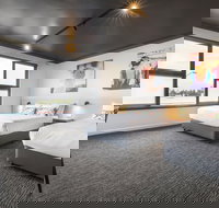 Nightcap at Chester Hill Hotel - New Castle Holiday