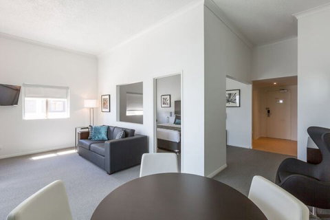 Ramada By Wyndham Hope Harbour - New Castle Holiday 5