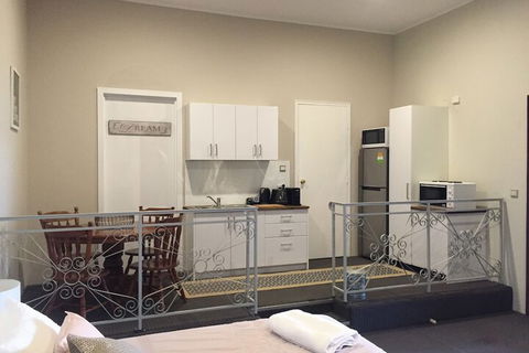 Fairway Manor Accommodation - New Castle Holiday 5