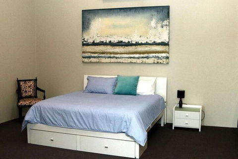 Fairway Manor Accommodation - New Castle Holiday 7