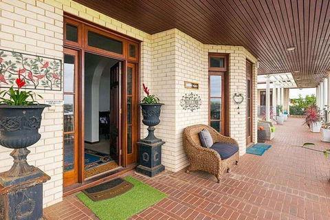 Fairway Manor Accommodation - New Castle Holiday 1