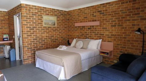 Lydoun Motel - New Castle Holiday 6