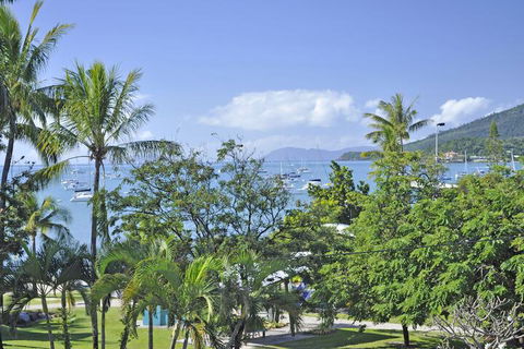 Colonial Court Beachfront Motel And Holiday Stay - New Castle Holiday 7