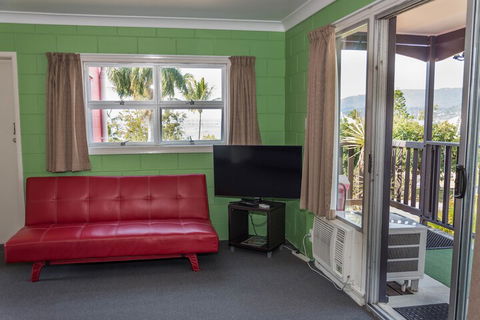Colonial Court Beachfront Motel And Holiday Stay - New Castle Holiday 2