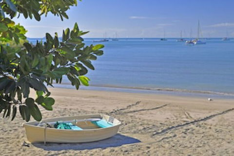 Colonial Court Beachfront Motel And Holiday Stay - New Castle Holiday 0