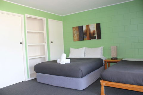 Colonial Court Beachfront Motel And Holiday Stay - New Castle Holiday 4