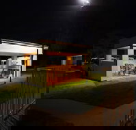 Jacaranda Motel  Holiday Units - New Castle Holiday