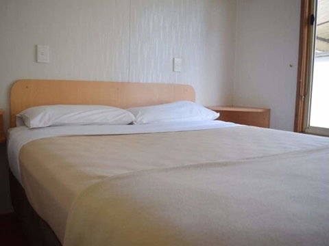 Cohuna Waterfront Holiday Park - New Castle Holiday 3