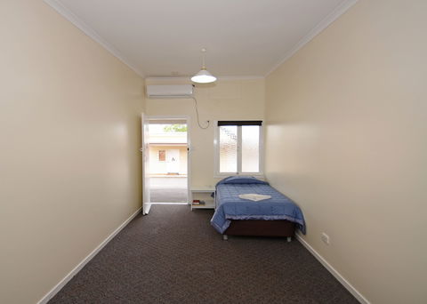 Ned Kelly's Motel - New Castle Holiday 2