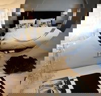 5 Rooms At The Stirling Hotel - New Castle Holiday