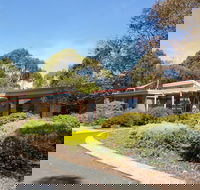 Deakin Geelong Units - New Castle Holiday