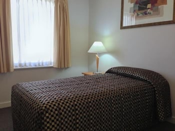 City West Accommodation - New Castle Holiday 6