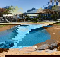 Capricorn Motor Inn - New Castle Holiday