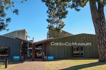 Whiteoaks Motel - New Castle Holiday 1