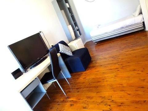 Mercury Motor Inn - New Castle Holiday 3