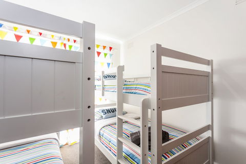 Beachfront Cottages Torquay - New Castle Holiday 5