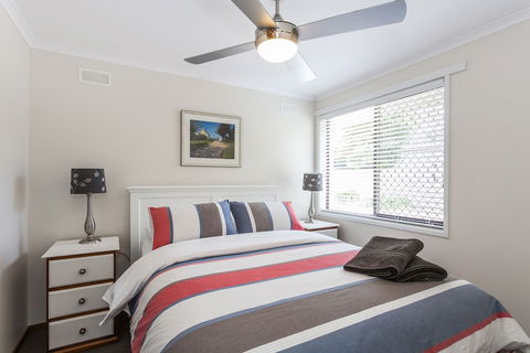 Beachfront Cottages Torquay - New Castle Holiday 1