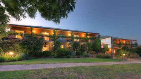 The Vines Motel And Cottages - New Castle Holiday 1