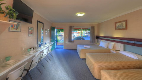 The Vines Motel And Cottages - New Castle Holiday 5