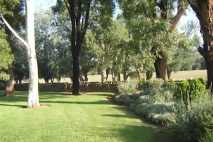 Jugiong NSW New Castle Holiday