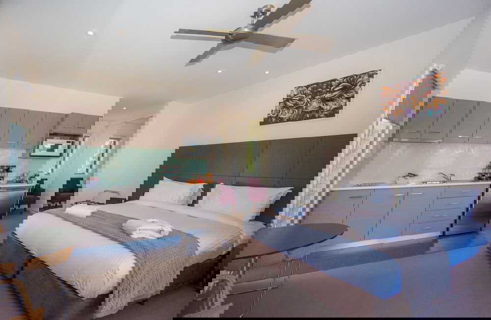 Longwood SA New Castle Holiday