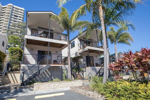 Burleigh Beach Tourist Park - New Castle Holiday 1