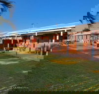 Morayfield Tavern  Motel - New Castle Holiday