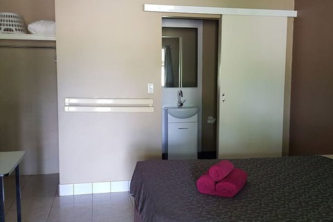 Beagle Motor Inn - New Castle Holiday 3