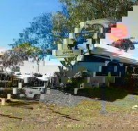 Landsborough Lodge Motel - New Castle Holiday