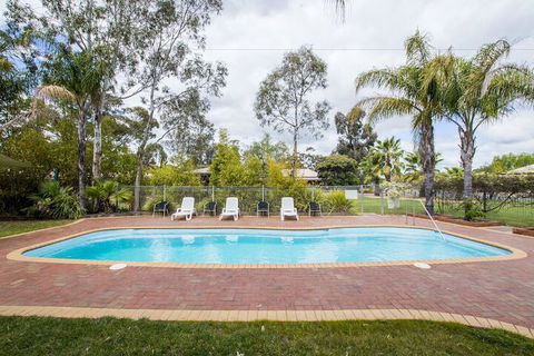 Sportslander Motor Inn - New Castle Holiday 4