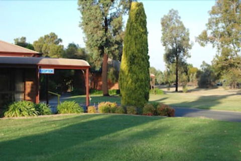 Sportslander Motor Inn - New Castle Holiday 1