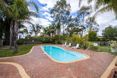 Sportslander Motor Inn - New Castle Holiday 3