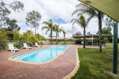 Sportslander Motor Inn - New Castle Holiday 2
