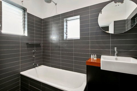 Jacques Avenue - New Castle Holiday 7