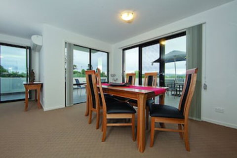 Accommodate Canberra - Century - New Castle Holiday 0