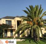 Le Boulevard - New Castle Holiday