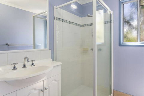 Lake Tinaroo Holiday Park - New Castle Holiday 5