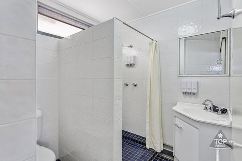 Lake Tinaroo Holiday Park - New Castle Holiday 7