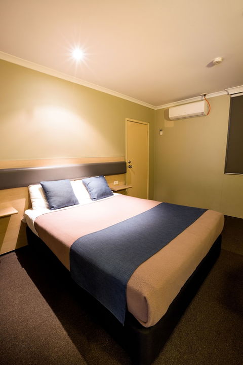 Lakeview Hotel Motel - New Castle Holiday 5