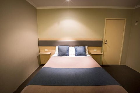 Lakeview Hotel Motel - New Castle Holiday 1