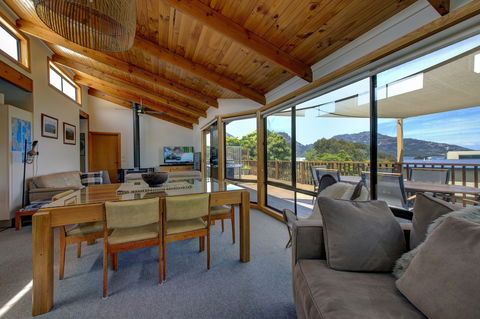 Dove On Freycinet - New Castle Holiday 2