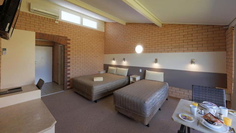 Tenterfield Motor Inn - New Castle Holiday 2