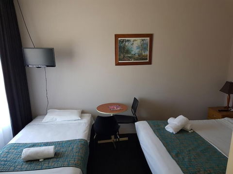 Gateshead Tavern Motel - New Castle Holiday 1