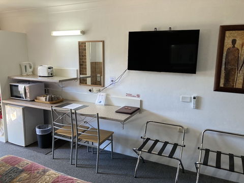 Golden Grain Motor Inn - New Castle Holiday 6