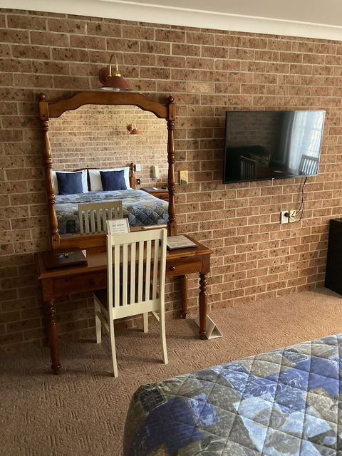 Golden Grain Motor Inn - New Castle Holiday 3