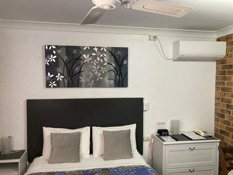 Golden Grain Motor Inn - New Castle Holiday 4