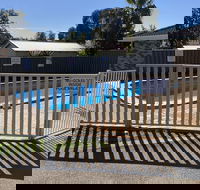 Golden Grain Motor Inn - New Castle Holiday