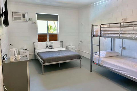 Port Douglas Backpackers - New Castle Holiday 2