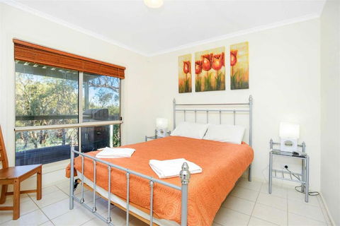 Cabernet Cottage - New Castle Holiday 4
